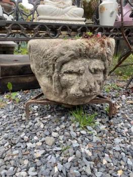 Pískovcový květináč  Pískovcový květináč