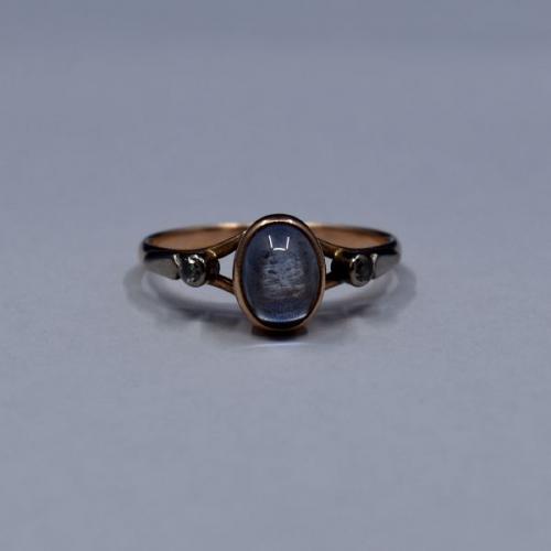 Zlatý prsten s měsíčním kamenem, SSSR, 1970 Zlatý prsten s měsíčním kamenem, SSSR, 1970