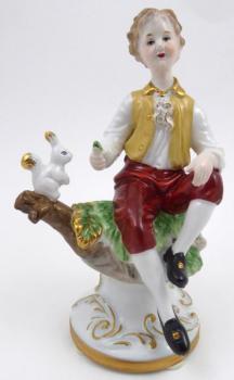 Chlapec s veverkou na kmeni - ručně malované Chlapec s veverkou na kmeni - ručně malované