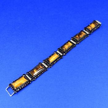 Stříbrný náramek s tygřími oky a granáty Stříbrný náramek s tygřími oky a granáty