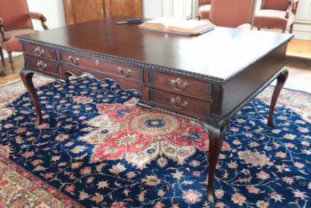 Velký starožitný psací stůl zrestaurovaný Velký starožitný psací stůl zrestaurovaný