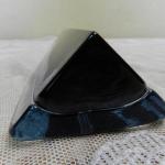 Tmavě modrá trojboká autorská váza - Čechy Tmavě modrá trojboká autorská váza - Čechy