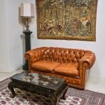 Starožitný čínský lakovaný stolek s kamennou intar Starožitný čínský lakovaný stolek s kamennou intar