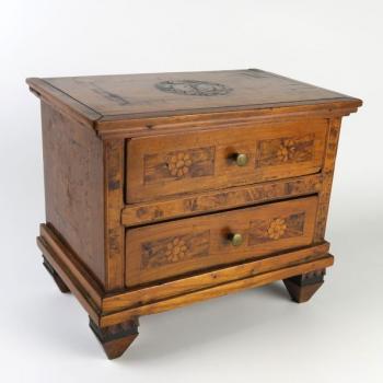 72. Biedermeierový model komody 72. Biedermeierový model komody