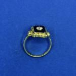 Zlatý pánský prsten s onyxem a briliantem, 1920 Zlatý pánský prsten s onyxem a briliantem, 1920