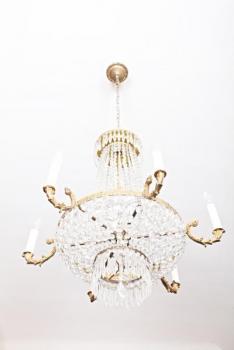 Klasicistní lustr. Funkční Klasicistní lustr. Funkční