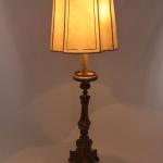 Starožitná stojací lampa z kostelního svícnu Starožitná stojací lampa z kostelního svícnu
