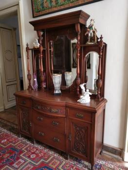 Luxusní komoda se zrcadlem Art Deco. Ořech Luxusní komoda se zrcadlem Art Deco. Ořech