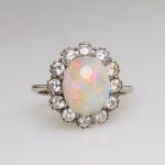 Zlatý prsten s opálem a diamanty Zlatý prsten s opálem a diamanty