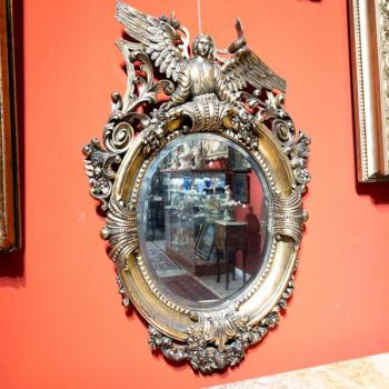 Starožitné zrcadlo v bohatě řezbovaném rámu Starožitné zrcadlo v bohatě řezbovaném rámu