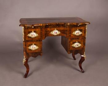 Luxusní salonní dámský stolek Luxusní salonní dámský stolek