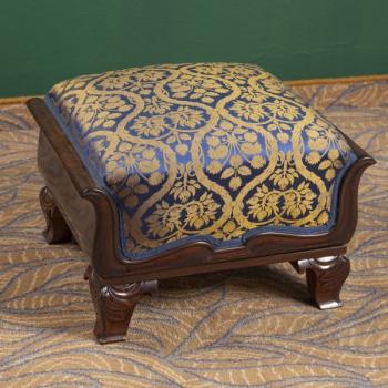 176. Podnožka v empírovém stylu 176. Podnožka v empírovém stylu