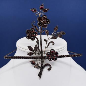 Luxusní granátový diadém Luxusní granátový diadém