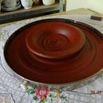 Otočný porcelánový podnos v chromové montáži Otočný porcelánový podnos v chromové montáži