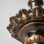 Úzká stojací lampa v barokním stylu Úzká stojací lampa v barokním stylu