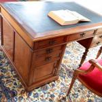 Starožitný neoklasicistní francouzský psací stůl L Starožitný neoklasicistní francouzský psací stůl L