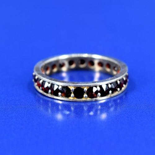 Stříbrný prsten s granáty  Stříbrný prsten s granáty