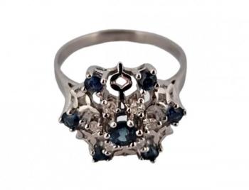 PRSTEN Z BÍLÉHO ZLATA ”KVĚTINA” SE SAFÍRY A DIAM. PRSTEN Z BÍLÉHO ZLATA ”KVĚTINA” SE SAFÍRY A DIAM.