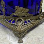 Větší modrá empírová mísa na čtyřech nožičkách Větší modrá empírová mísa na čtyřech nožičkách