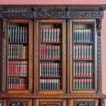 Velká neorenesanční knihovna s erbem Velká neorenesanční knihovna s erbem