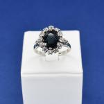 Zlatý prsten se safírem a brilianty Zlatý prsten se safírem a brilianty