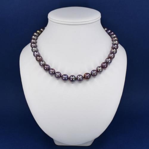 Perlový náhrdelník se zlatým uzávěrem Perlový náhrdelník se zlatým uzávěrem