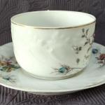 Šálek s podšálkem, plasticky zdobený Šálek s podšálkem, plasticky zdobený