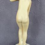 Dívka po koupeli, zn. Royal Dux  Dívka po koupeli, zn. Royal Dux