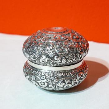 Japonské stříbrné čajové číšky Japonské stříbrné čajové číšky