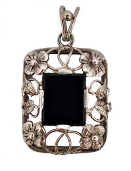 STŘÍBRNÝ PŘÍVĚS ART DECO ZDOBENÝ FLORÁLNÍMI MOTIVY STŘÍBRNÝ PŘÍVĚS ART DECO ZDOBENÝ FLORÁLNÍMI MOTIVY