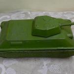 Větší ruský plechový tank, barva zelená Větší ruský plechový tank, barva zelená