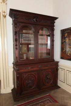 Starožitný lovecký příborník / knihovna Starožitný lovecký příborník / knihovna