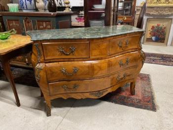 Komoda s mramorovou deskou  Komoda s mramorovou deskou