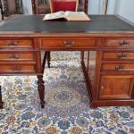 Starožitný neoklasicistní francouzský psací stůl L Starožitný neoklasicistní francouzský psací stůl L