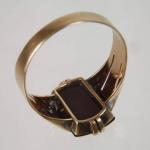 Starožitný zlatý prsten s řezanou intaglií Starožitný zlatý prsten s řezanou intaglií