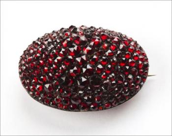 Granátová brož Granátová brož