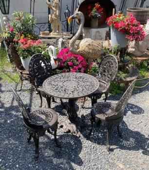 Litinové zahradní sezení 4+1  Litinové zahradní sezení 4+1