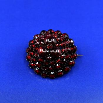 Granátová brož Granátová brož