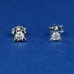 Au 750/1000/1,15 g, brilliant cut diamonds 2 x 0,15 ct Au 750/1000/1,15 g, brilliant cut diamonds 2 x 0,15 ct