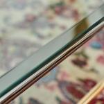 Designový konferenční stolek z čirého skla a kovu Designový konferenční stolek z čirého skla a kovu