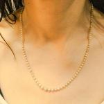 Perlový náhrdelník se zlatým zapínáním a brilianty Perlový náhrdelník se zlatým zapínáním a brilianty