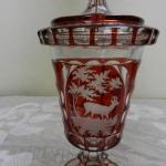 Masivní broušený pohár s poklopem Masivní broušený pohár s poklopem