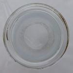 Dvě sklenice s bílými květy - Protěž alpská Dvě sklenice s bílými květy - Protěž alpská