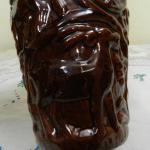 Plastická keramická hnědá váza s motivy zvířat Plastická keramická hnědá váza s motivy zvířat