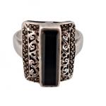 STŘÍBRNÝ ART DECO PRSTEN S ONYXEM A MARKAZITY STŘÍBRNÝ ART DECO PRSTEN S ONYXEM A MARKAZITY