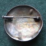 Brož stříbrná tepaná s kamínky Brož stříbrná tepaná s kamínky