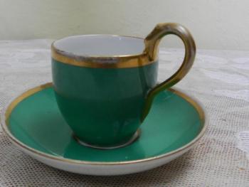 Zelený hrnek s podšálkem, labuť - Slavkov, 19. st. Zelený hrnek s podšálkem, labuť - Slavkov, 19. st.