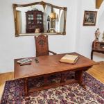 Křeslo HERVE z masivního dubu s bohatou řezbou Křeslo HERVE z masivního dubu s bohatou řezbou