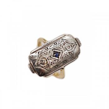 Zlatý prsten s diamantky a safírem Zlatý prsten s diamantky a safírem