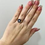 Zlatý prsten s přírodním diamantem a safíry Zlatý prsten s přírodním diamantem a safíry